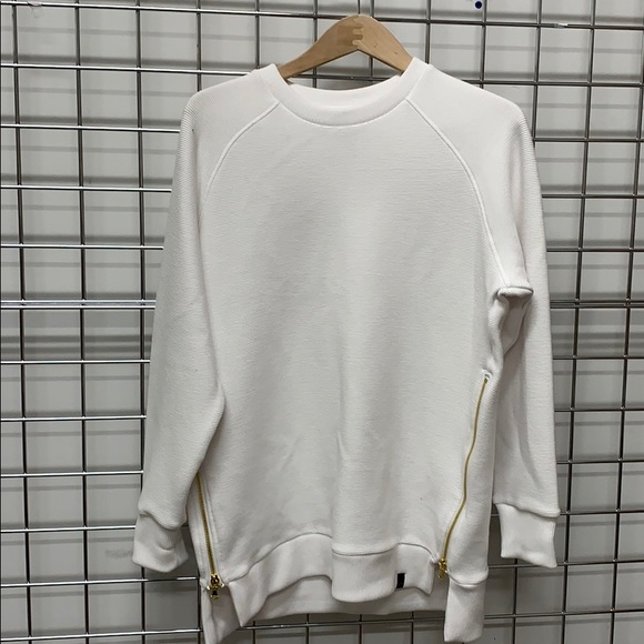 Varley Tops - 🧵Varley Manning Sweat🧵 never worn size small